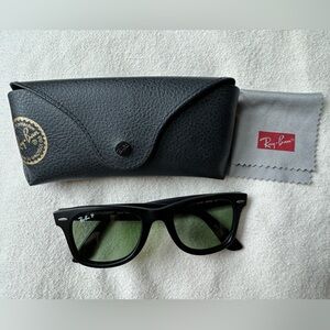 Ray-Ban Classic Black Sunglasses with Green Lenses